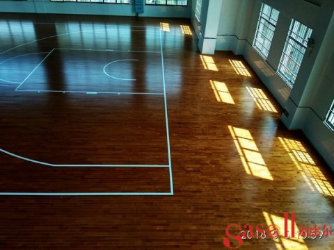 实木体育地板怎样拖